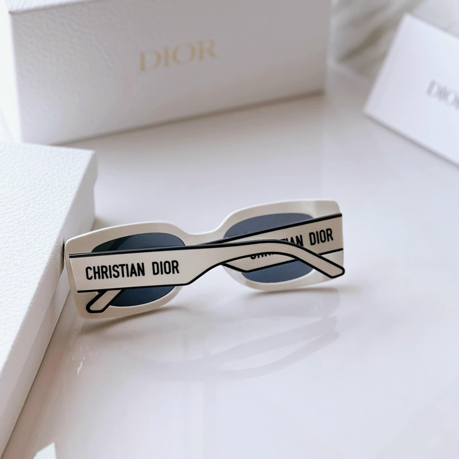 Mắt kính Dior