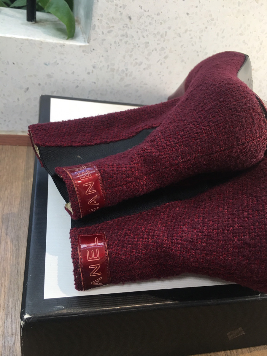 Bốt CHA NE L   Used Heel Pumps Bordeaux Tweed Size 38; cao 9cm . tình trạng như hình chi tiết e up kèm , phần mũi, gót sau có như hình ạ. ( form bé ạ )