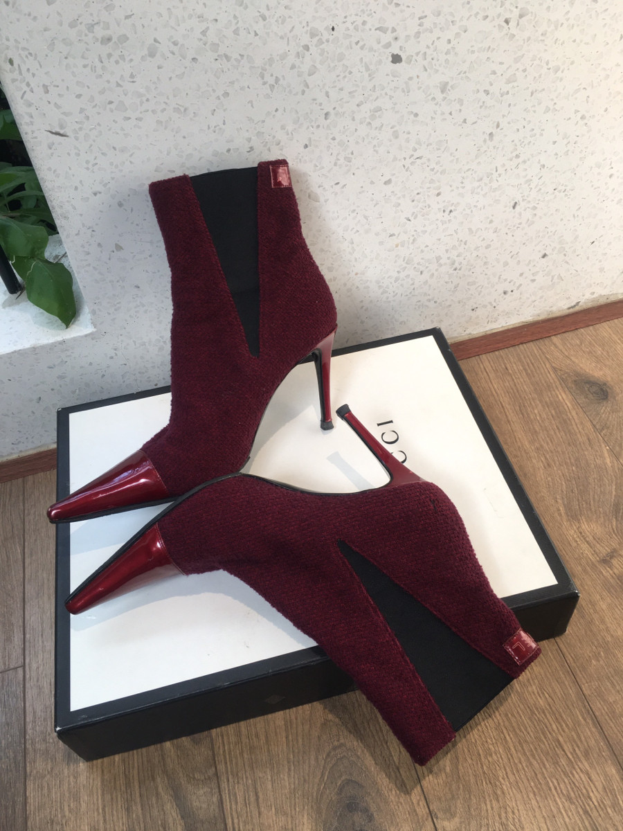 Bốt CHA NE L   Used Heel Pumps Bordeaux Tweed Size 38; cao 9cm . tình trạng như hình chi tiết e up kèm , phần mũi, gót sau có như hình ạ. ( form bé ạ )