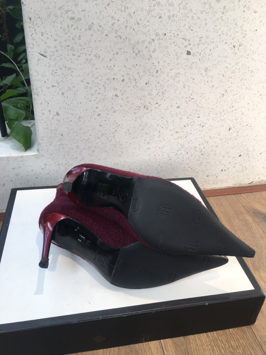 Bốt CHA NE L   Used Heel Pumps Bordeaux Tweed Size 38; cao 9cm . tình trạng như hình chi tiết e up kèm , phần mũi, gót sau có như hình ạ. ( form bé ạ )