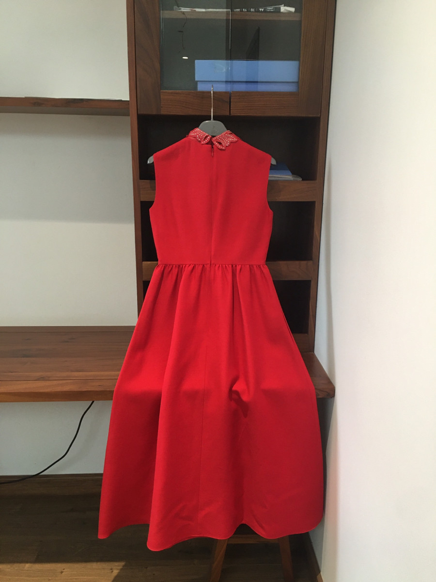 em váy sát nách đỏ dài đẹp nhà  Va lentin o Wool & silk Dress size 38it  Red;  phần cố váy có thể tháo rời được ạ     .