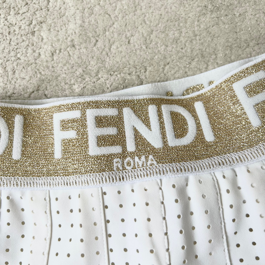 Chân váy Fendi màu trắng size 42