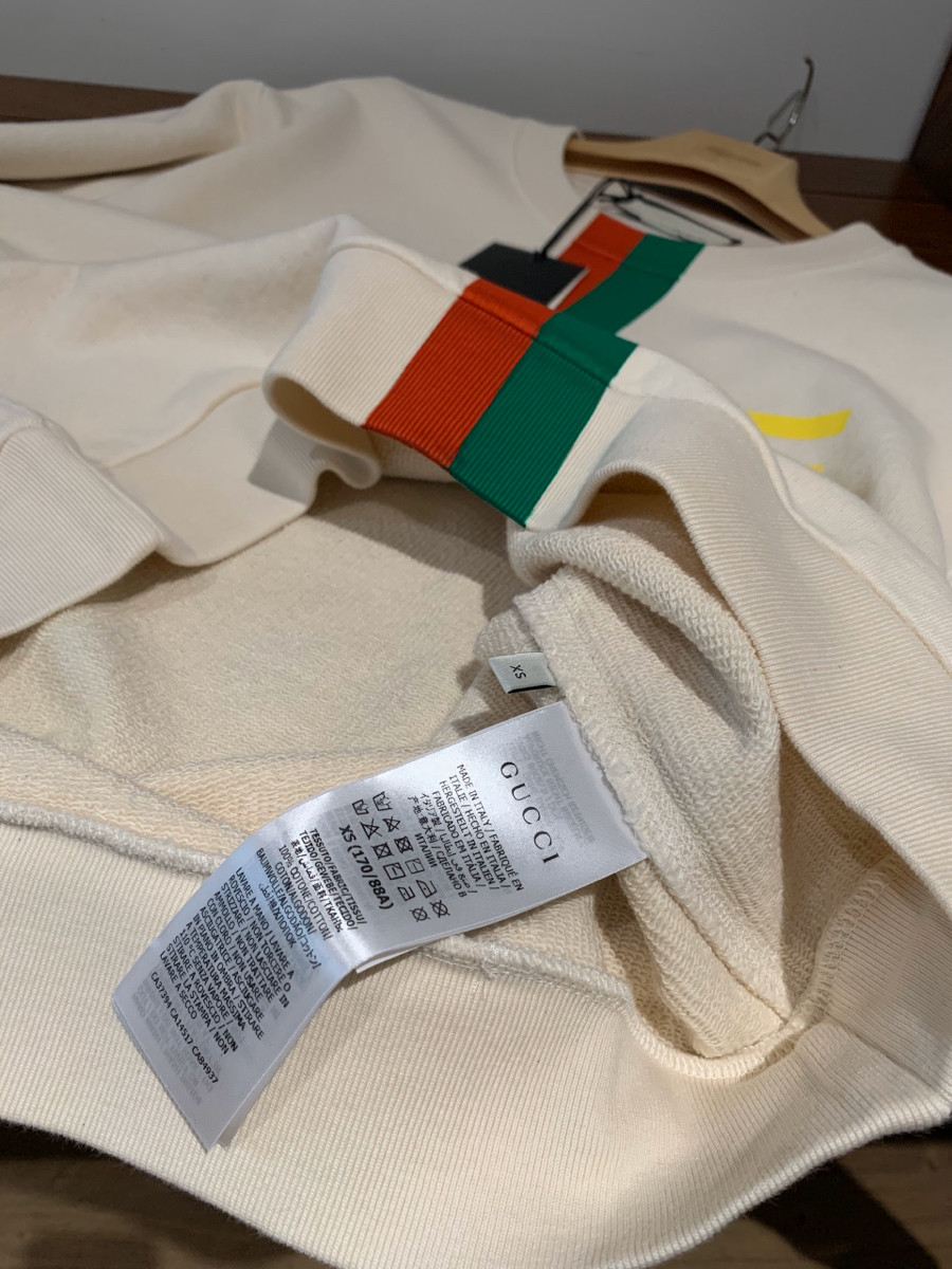 Áo  Gu cc i  cho các anh trai  20AW Cotton Basic knitted fabric size  XS Ivory 635847 chưa sd còn tag giấy đính kèm ạ .