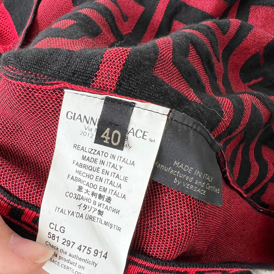 Áo Versace màu đỏ hở lưng size 40