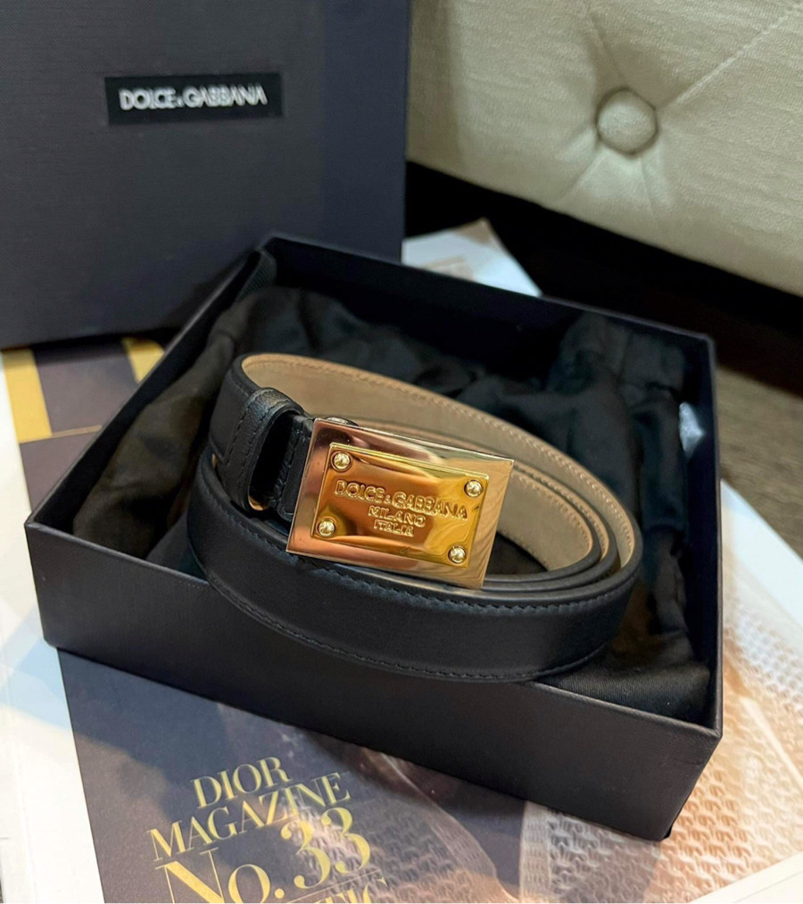 Belt dg mặt vàng vuông đen sz 90 kèm box