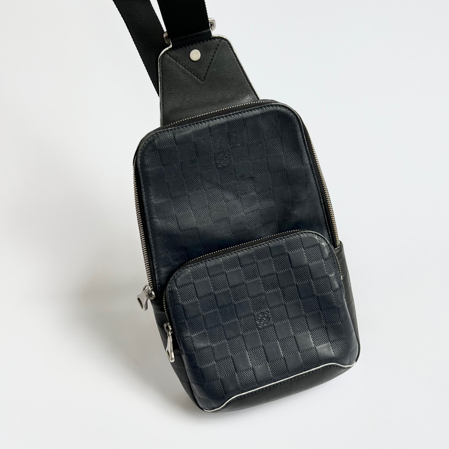 Túi Slingbag Louis Vuitton đen