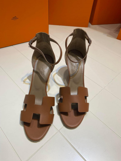 Sandal HM size 37,5 new đế xuống