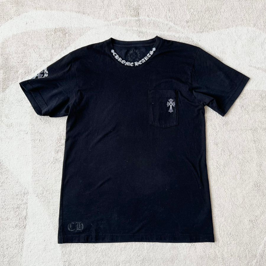 Áo Tee Chrome Hearts đen chữ trắng size L