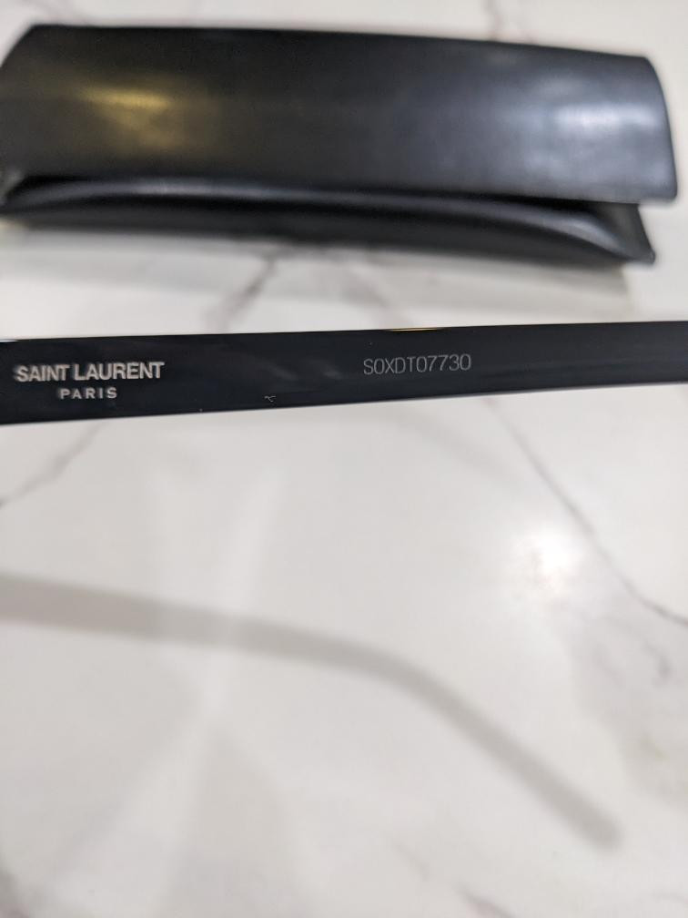 kính Saint Laurent