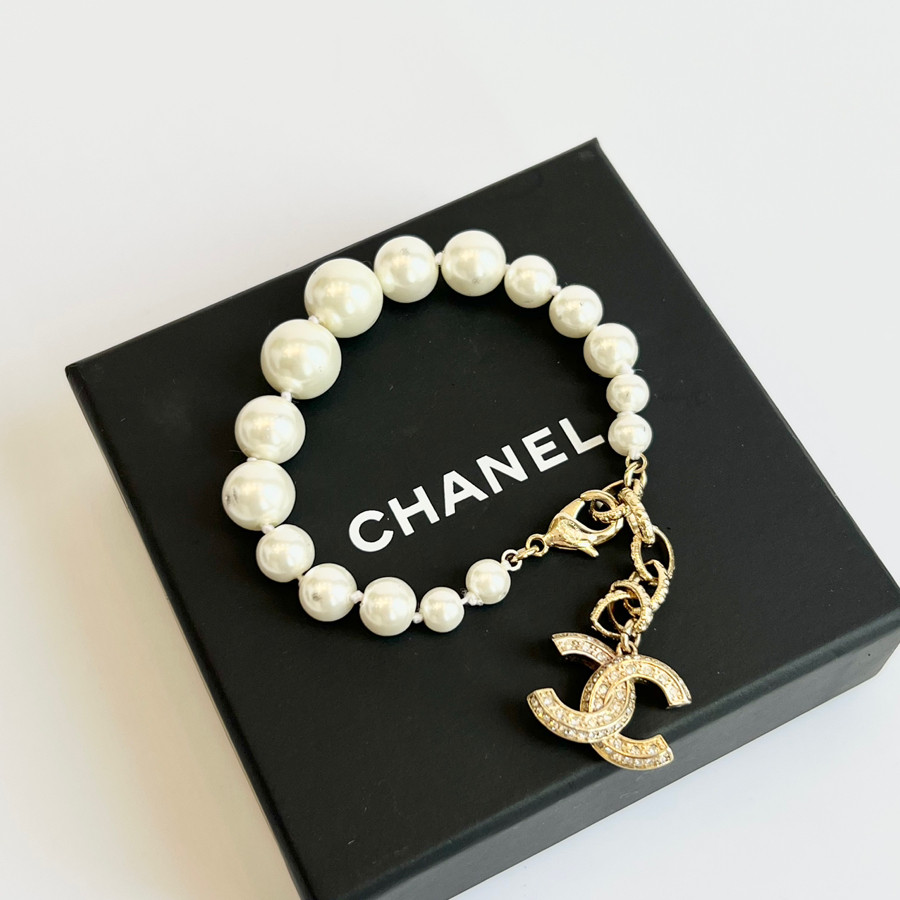 Lắc tay ngọc trai Chanel