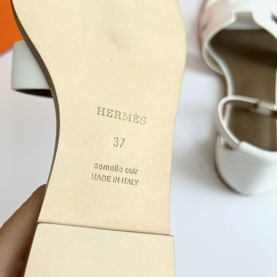 Sandal Hermes trắng size 37