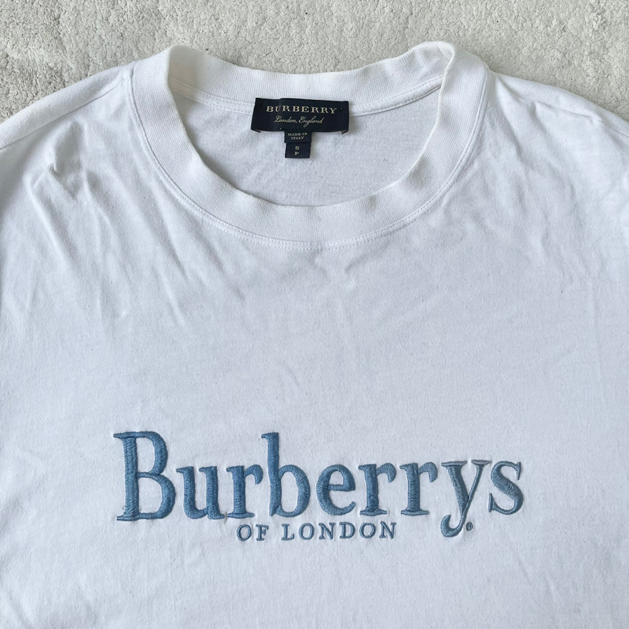 Áo Burberry trắng