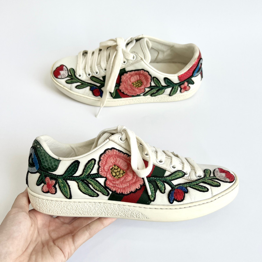 Giày sneaker Gucci hoa