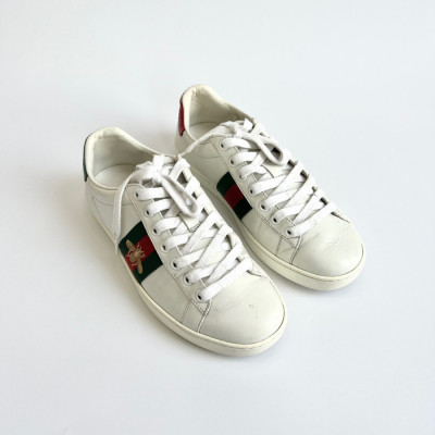 Giày sneaker Gucci ong