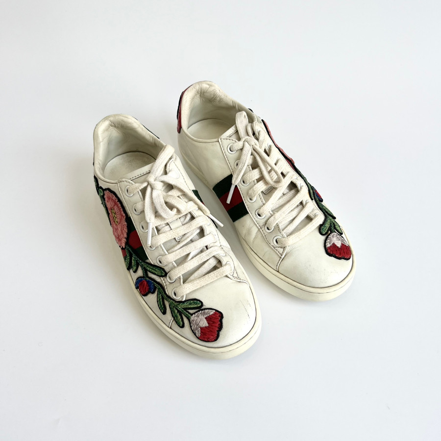 Giày sneaker Gucci hoa