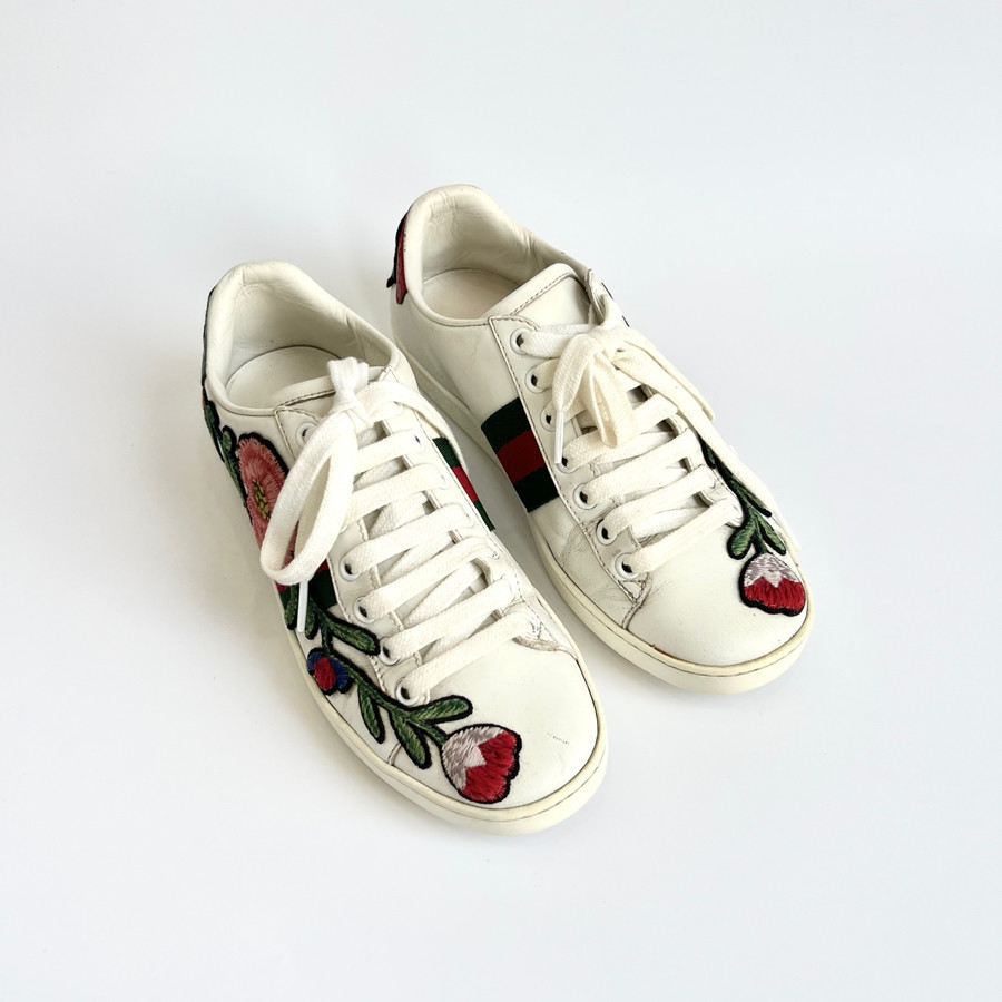 Giày sneaker Gucci hoa