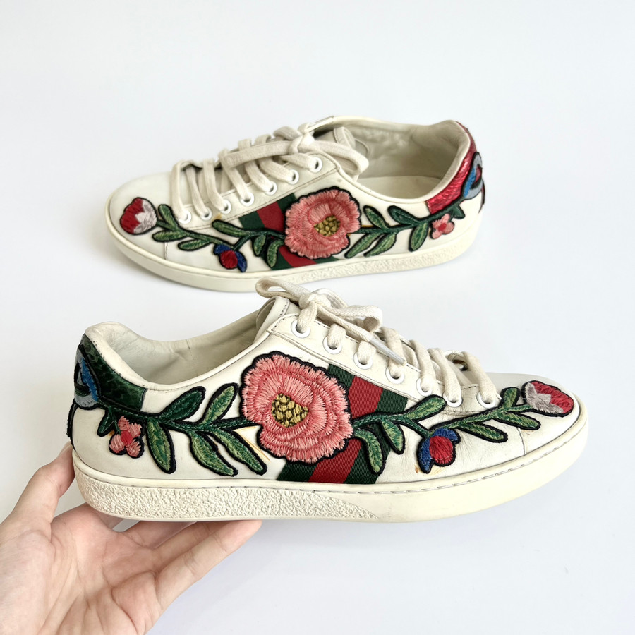 Giày sneaker Gucci hoa