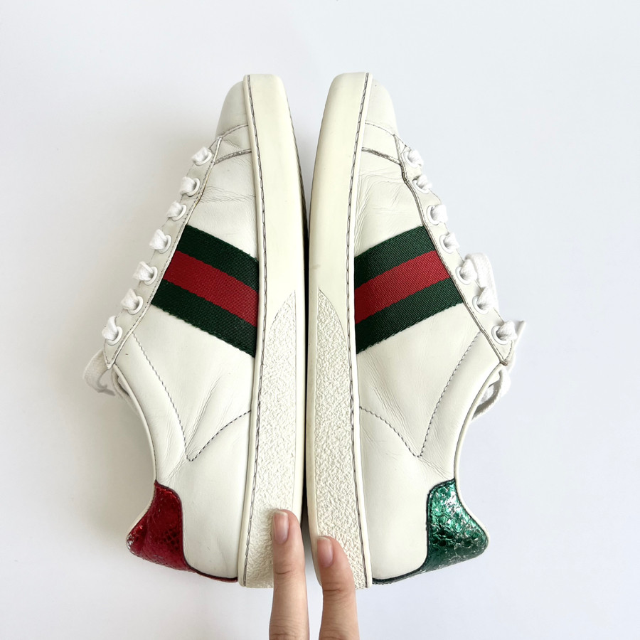 Giày sneaker Gucci ong