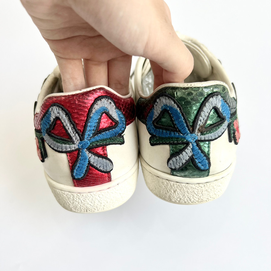 Giày sneaker Gucci hoa