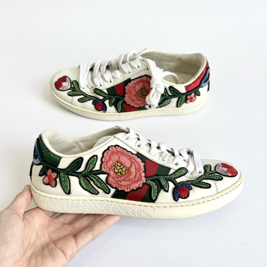 Giày sneaker Gucci hoa