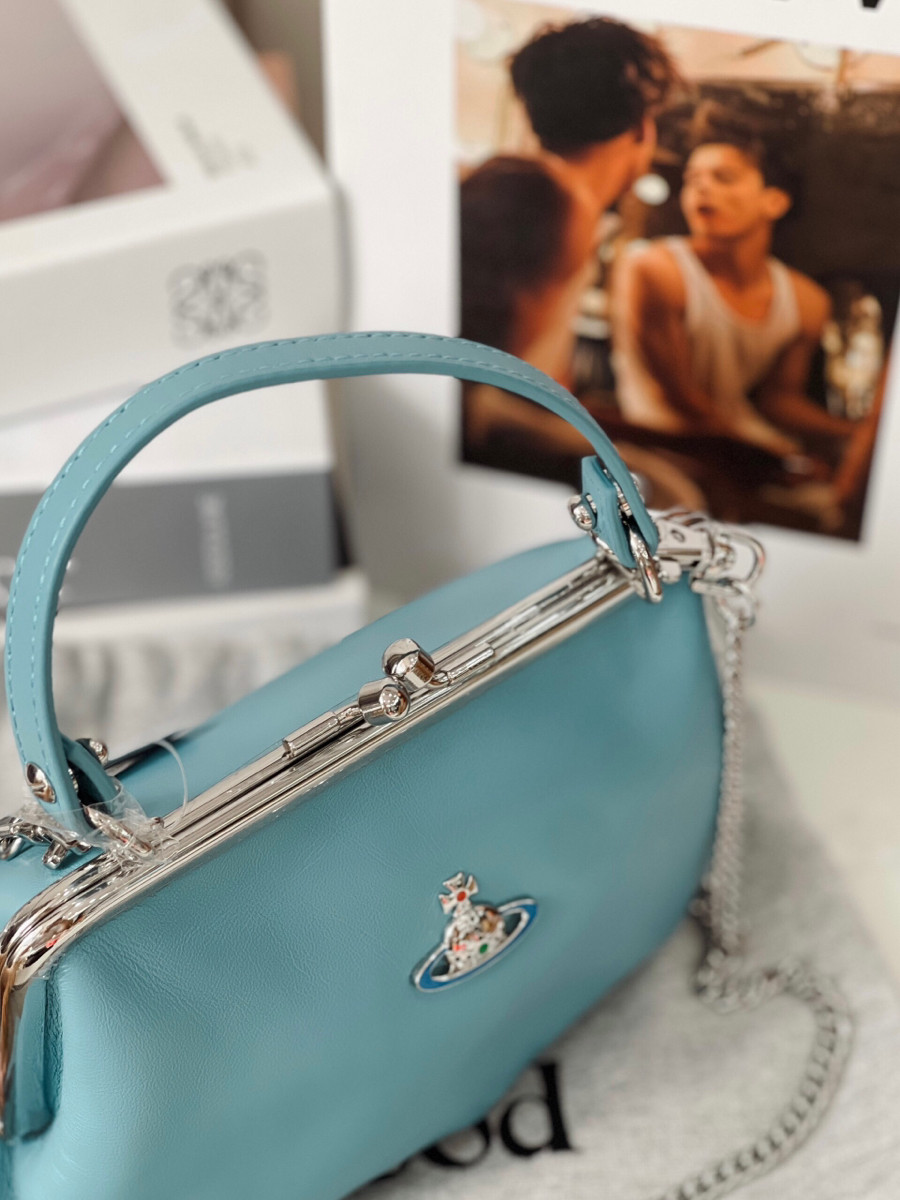 Túi Vivienne Westwood hến siêu xinh ✨