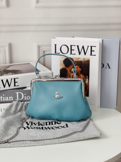 Túi Vivienne Westwood hến siêu xinh ✨
