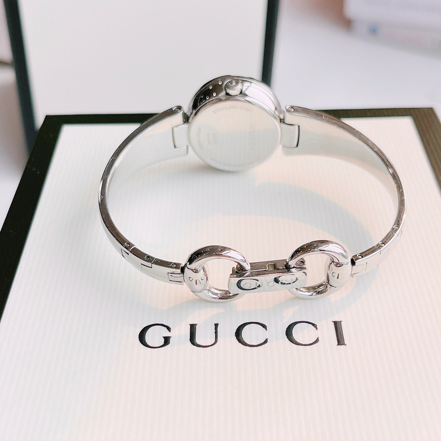 Đồng hồ nữ Gucci dáng lắc