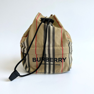 Túi Burberry bucket