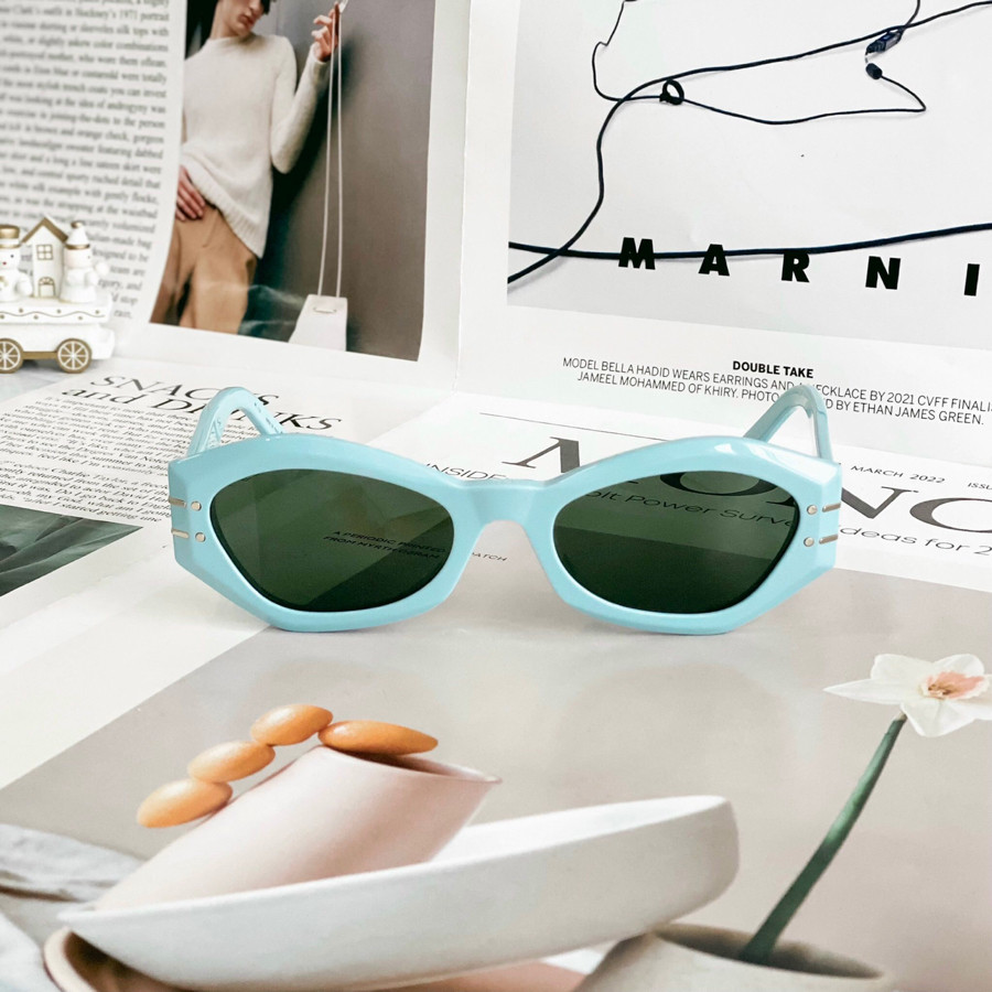 Kính râm Dior dáng kính mắt mèo cách tân cực ngầu ❤
