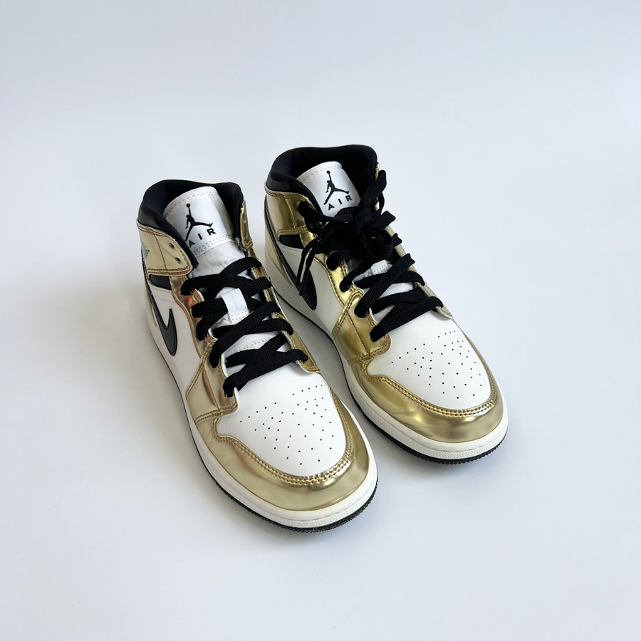 Giày sneaker Jordan mid gold