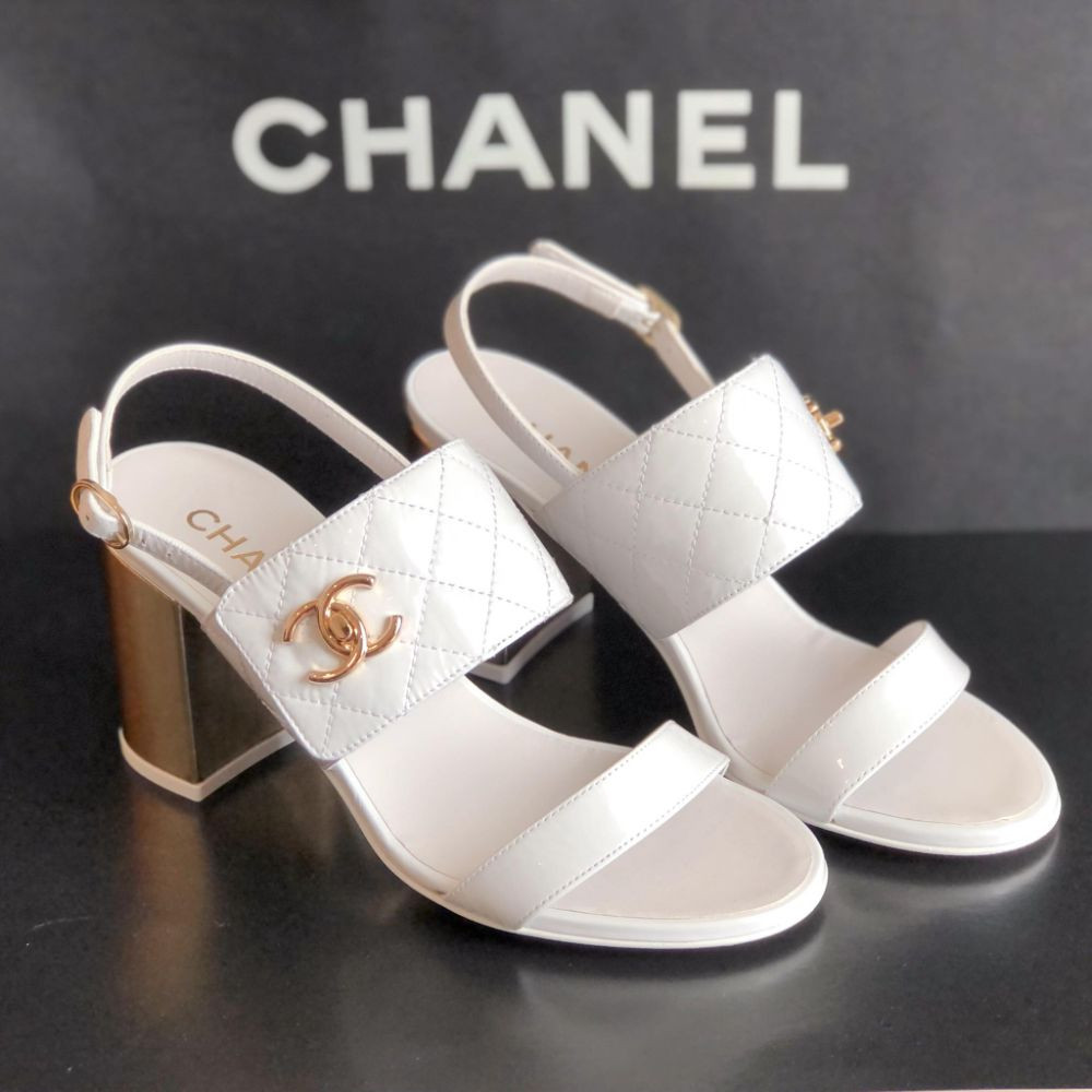 Sandal Chanel màu trắng thiết kế đơn giản trẻ trung