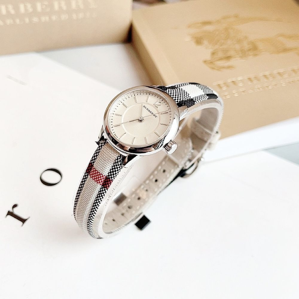 Đồng hồ Burberry dây da kẻ sọc Case 28mm