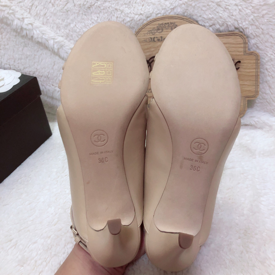 Chanel beige Open Toe Pearl Sandals Pumps sz 36: