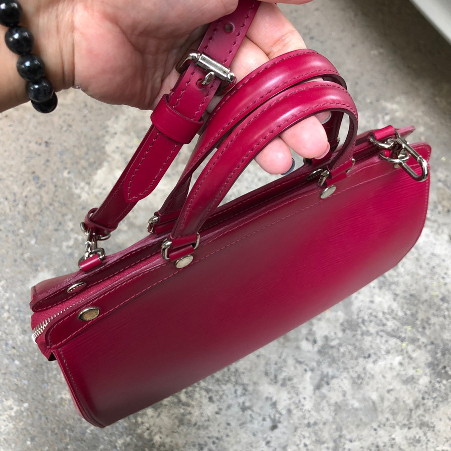 ❤Louis Vuitton fuchsia Epi leather Brea MM bag: