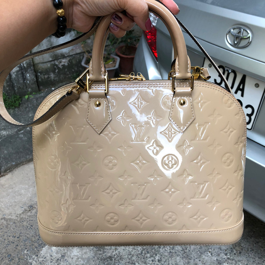 Louis Vuitton alma PM beige vernis leather: