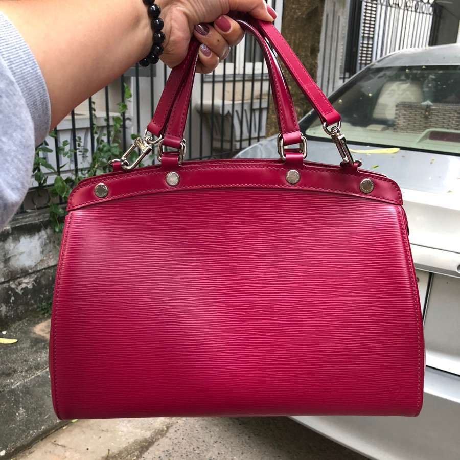 ❤Louis Vuitton fuchsia Epi leather Brea MM bag: