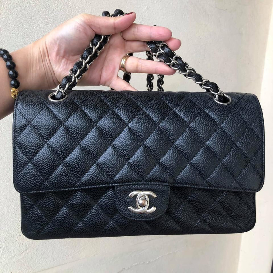 Chanel - double flap shoulder bag - medium - black caviar & SHW: