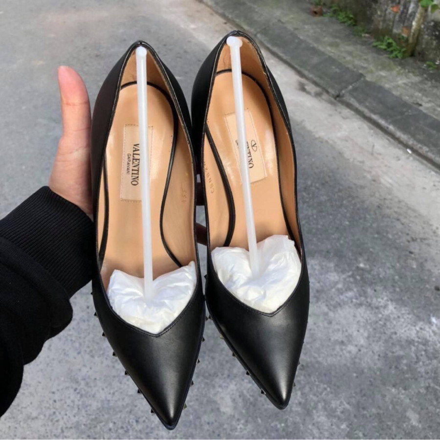 Valentino rockstud soul pointy toe pump - black sz 35,5