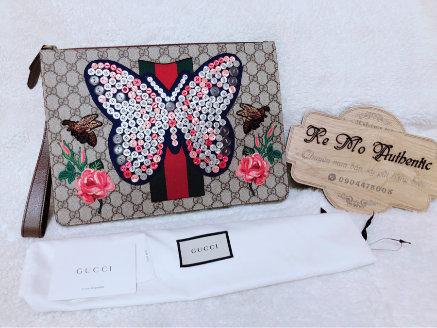 ❤️ Gucci GG Supreme Monogram Butterfly Clutch Bag