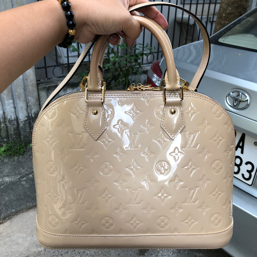 Louis Vuitton alma PM beige vernis leather: