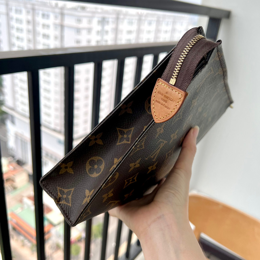 Clutch LV Toiletry Pouch 26