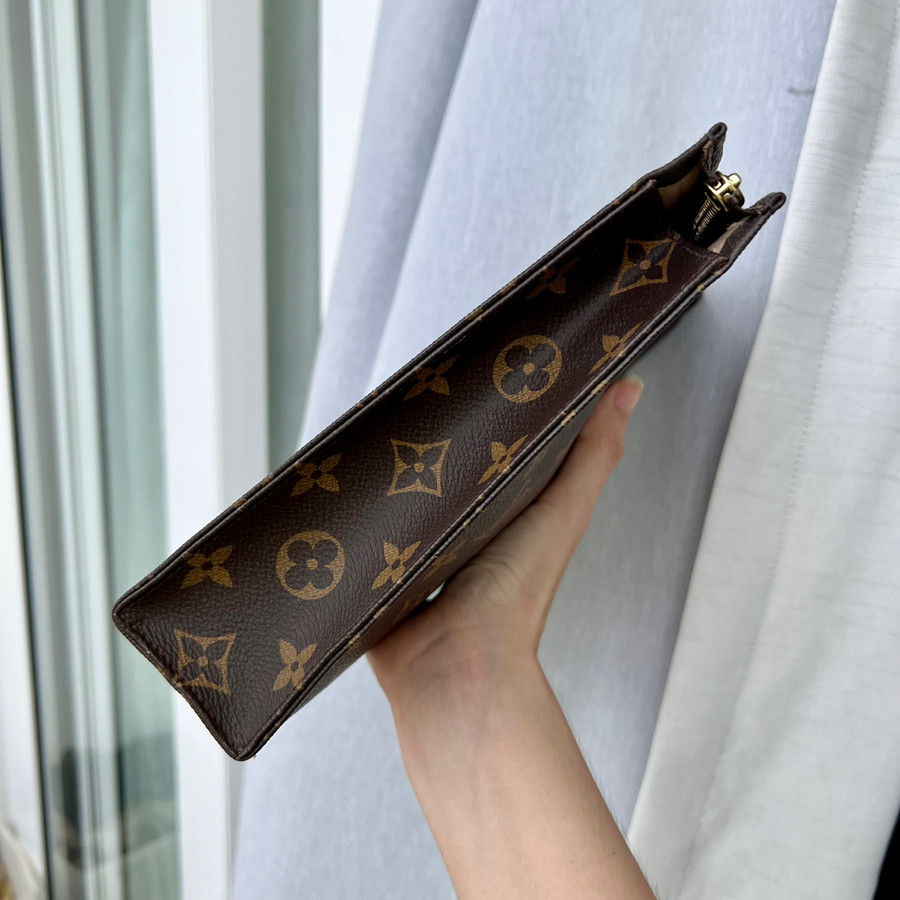Clutch LV Toiletry Pouch 26