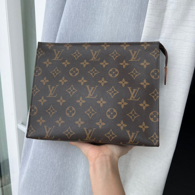 Clutch LV Toiletry Pouch 26