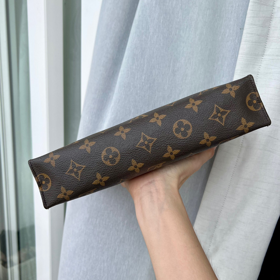 Clutch LV Toiletry Pouch 26