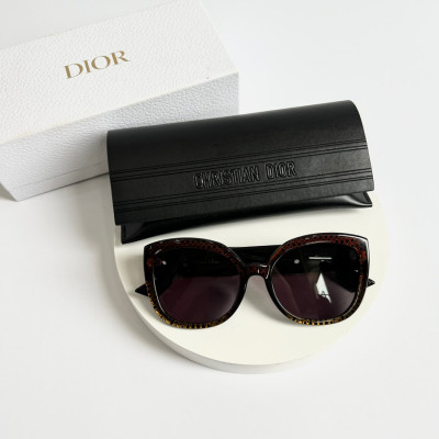 Mắt kính Dior