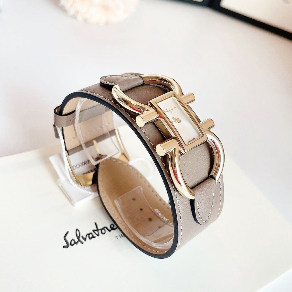 Đồng hồ Salvatore Ferragamo Double Gancini Cuff Case 23*13mm