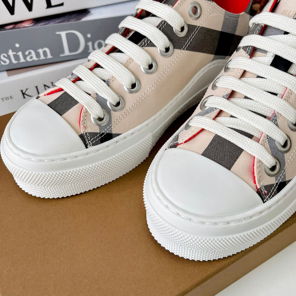 Giày Sneaker Burberry TNR JACK màu hồng nude gót chữ cá tính