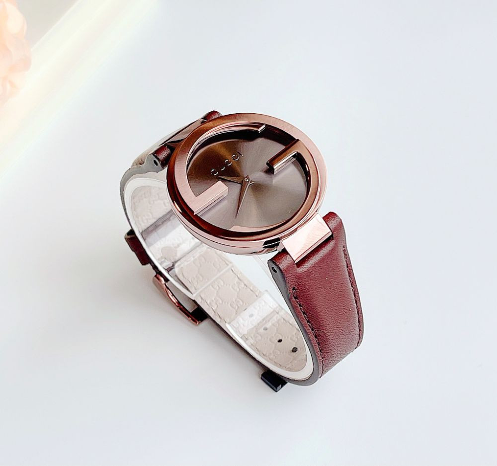 Đồng hồ Gucci Interlocking quai nâu Case 37mm