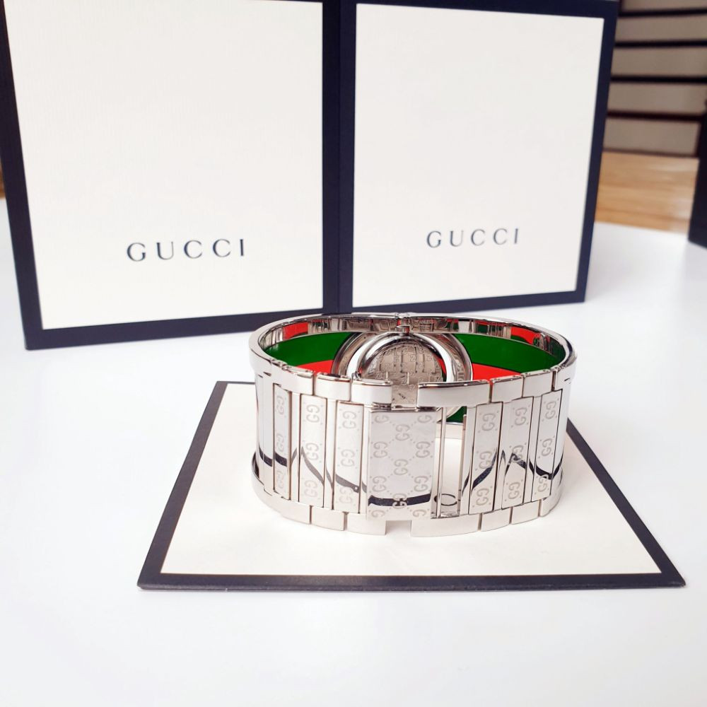 Đồng hồ Gucci Twirl bản viền bạc mix xanh-đỏ sọc đặc trưng Case 23mm