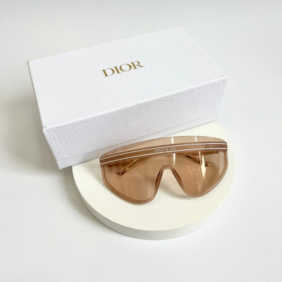 Mắt kính Dior